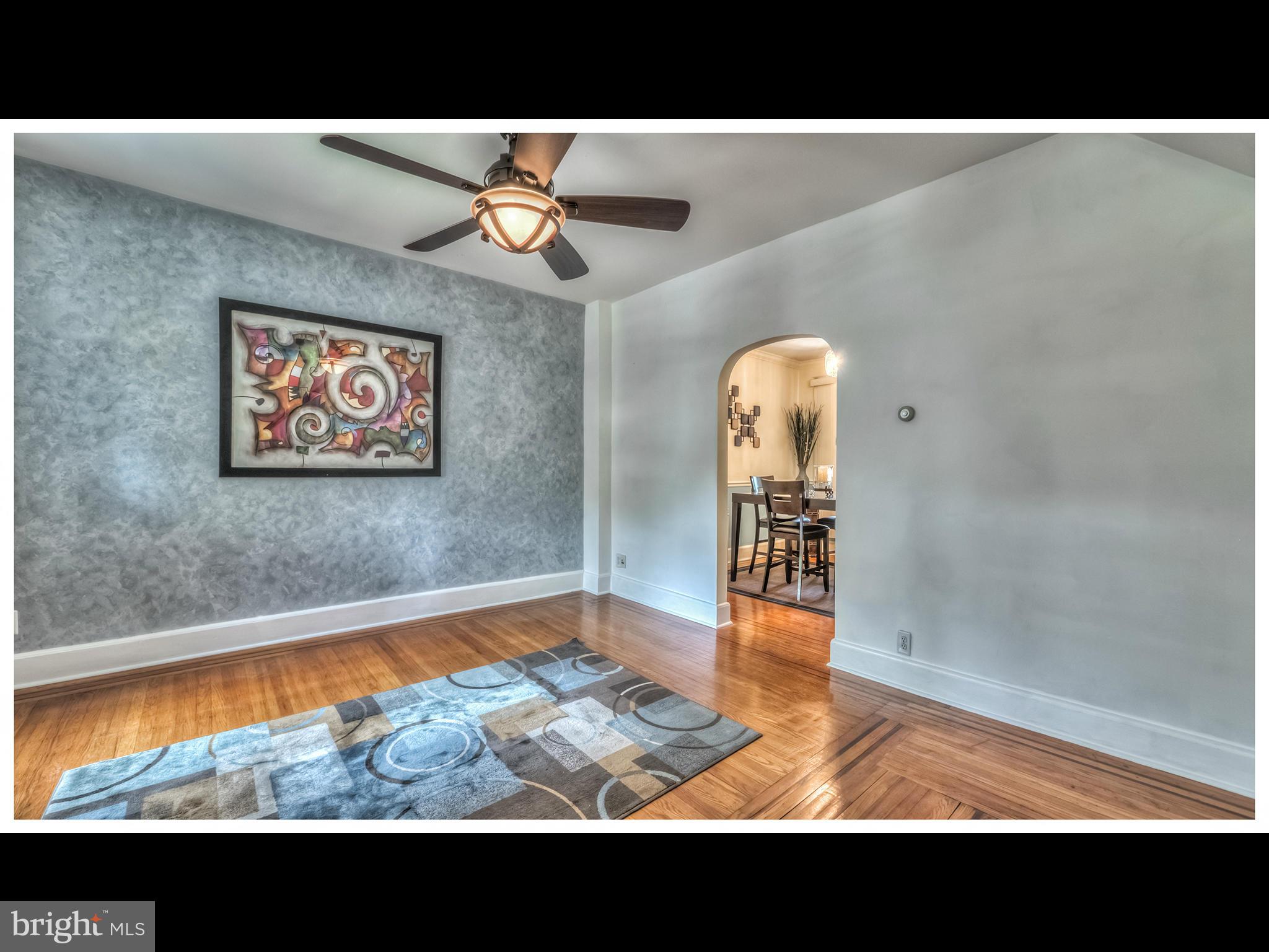 359 Marydell Road Baltimore, MD 21229 - Photo 7 of 29 Living Room