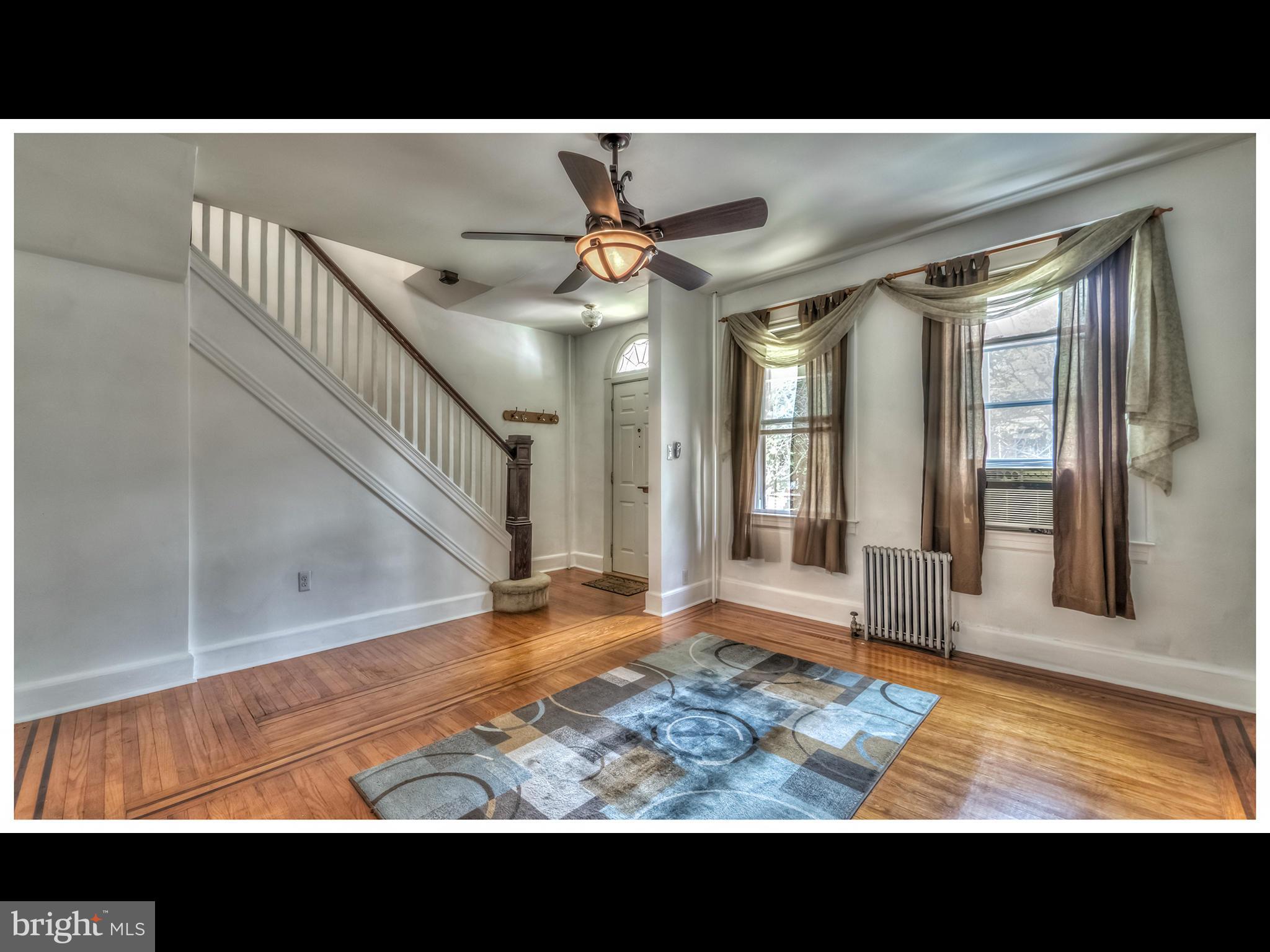 359 Marydell Road Baltimore, MD 21229 - Photo 9 of 29 Living Room