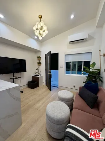 $2,495 | 5561 1/2 El Canon Avenue, Woodland Hills, CA 91367
