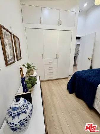 $2,495 | 5561 1/2 El Canon Avenue, Woodland Hills, CA 91367