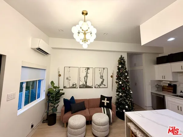 $2,495 | 5561 1/2 El Canon Avenue, Woodland Hills, CA 91367