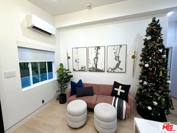 $2,495 | 5561 1/2 El Canon Avenue, Woodland Hills, CA 91367
