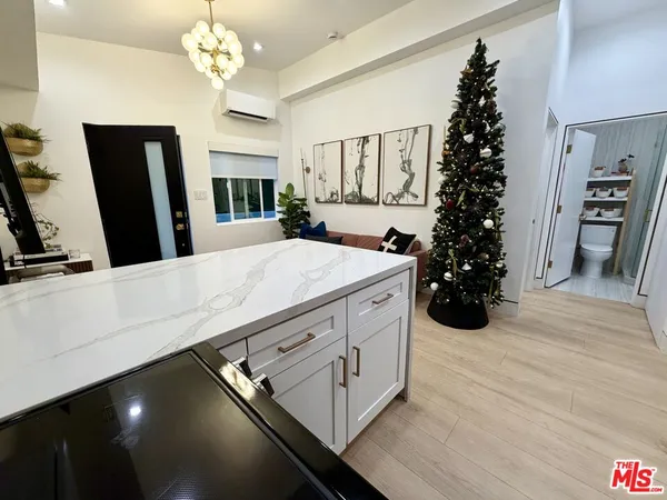 $2,495 | 5561 1/2 El Canon Avenue, Woodland Hills, CA 91367