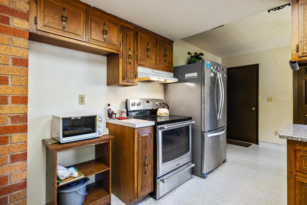 11445 Hill Road Klamath Falls, OR 97603 - Photo 26 of 51 025