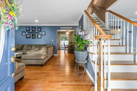 $749,999 | 7 Maple Avenue, Holbrook, NY 11741