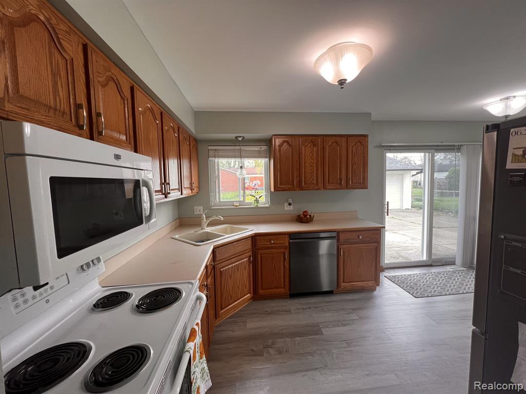30210 Rosenbusch Drive Warren, MI 48088 - Photo 3 of 30 Gallery Image 3