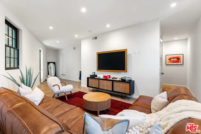 $16,430 | 3764 Berry Drive, Studio City, CA 91604