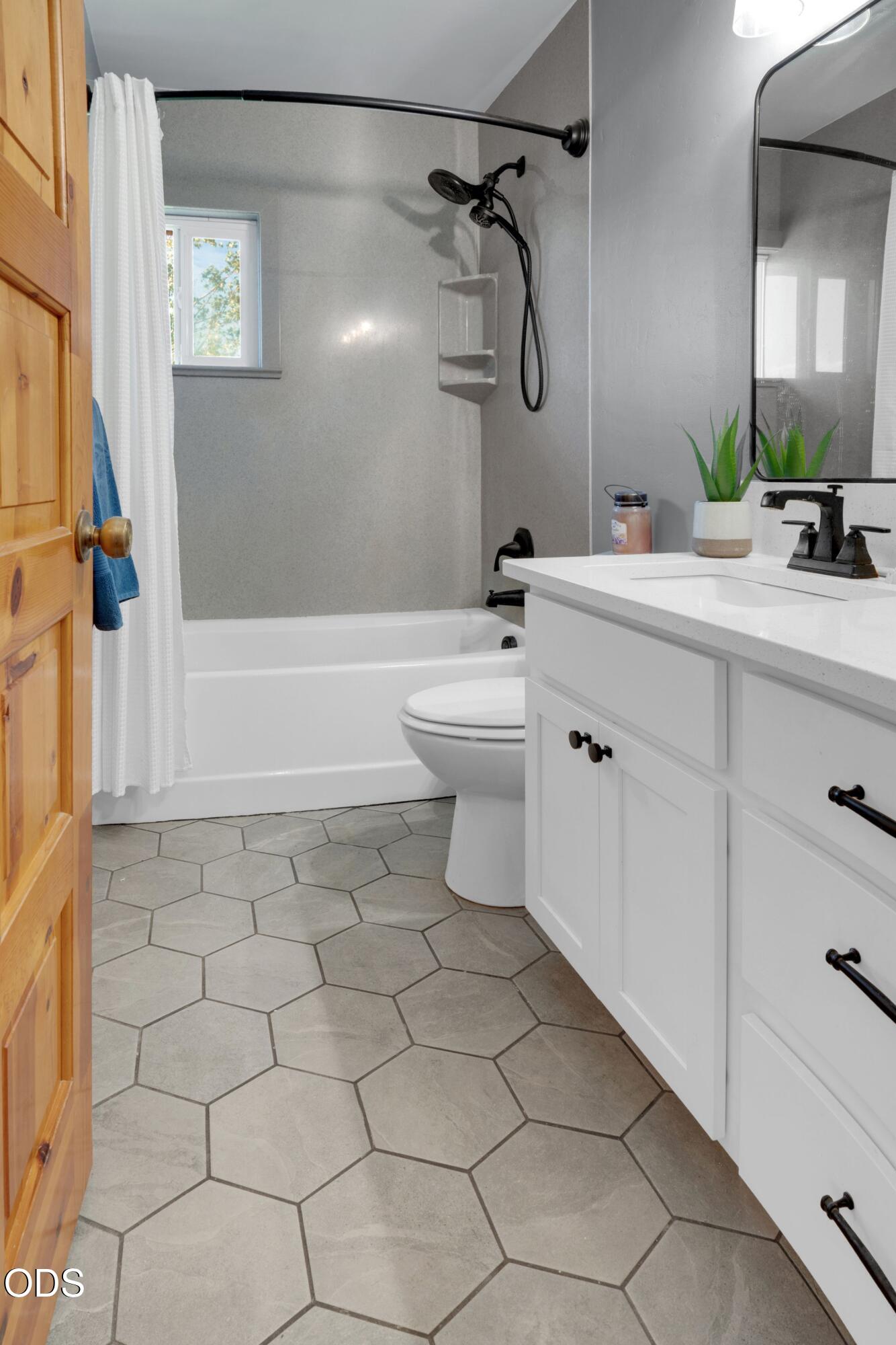 8230 Hill Road Klamath Falls, OR 97603 - Photo 19 of 33