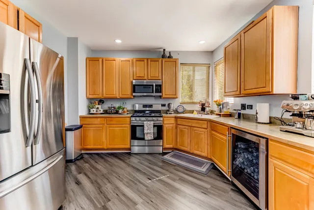 $395,000 | 6304 Southridge Drive, Plainfield, IL 60586