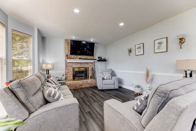 $395,000 | 6304 Southridge Drive, Plainfield, IL 60586