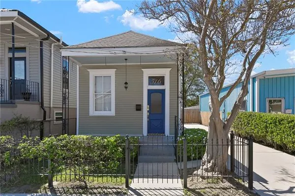 $2,200 | 516 Derbigny Street, Gretna, LA 70053