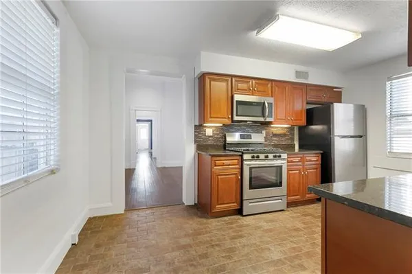 $2,200 | 516 Derbigny Street, Gretna, LA 70053