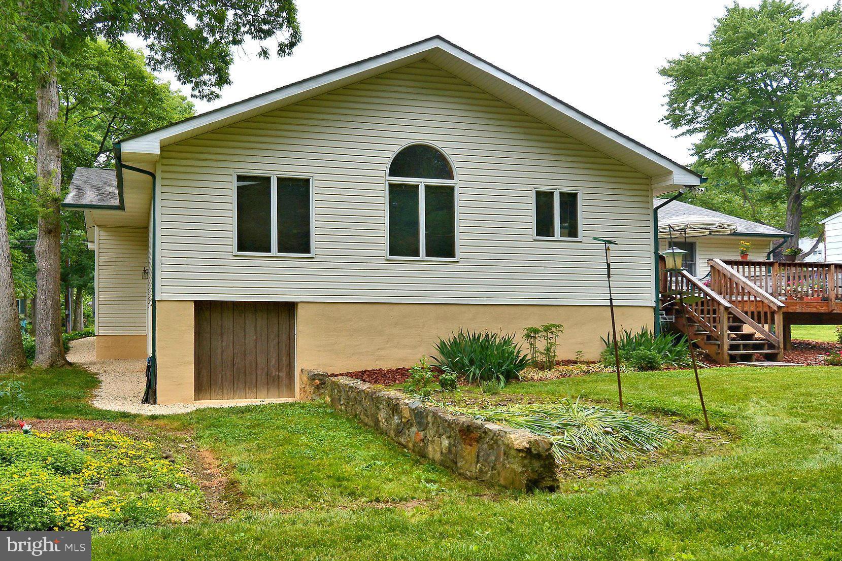 205 Oakton Road Gaithersburg, MD 20877 - Photo 17 of 28 Exterior (Rear)