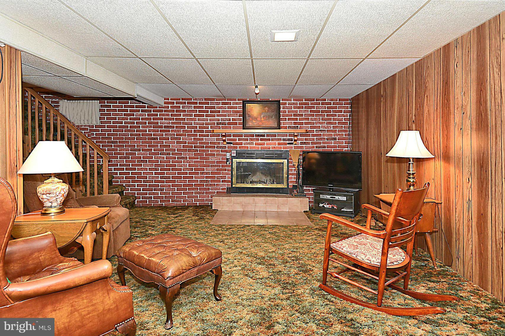 205 Oakton Road Gaithersburg, MD 20877 - Photo 19 of 28 Family Room
