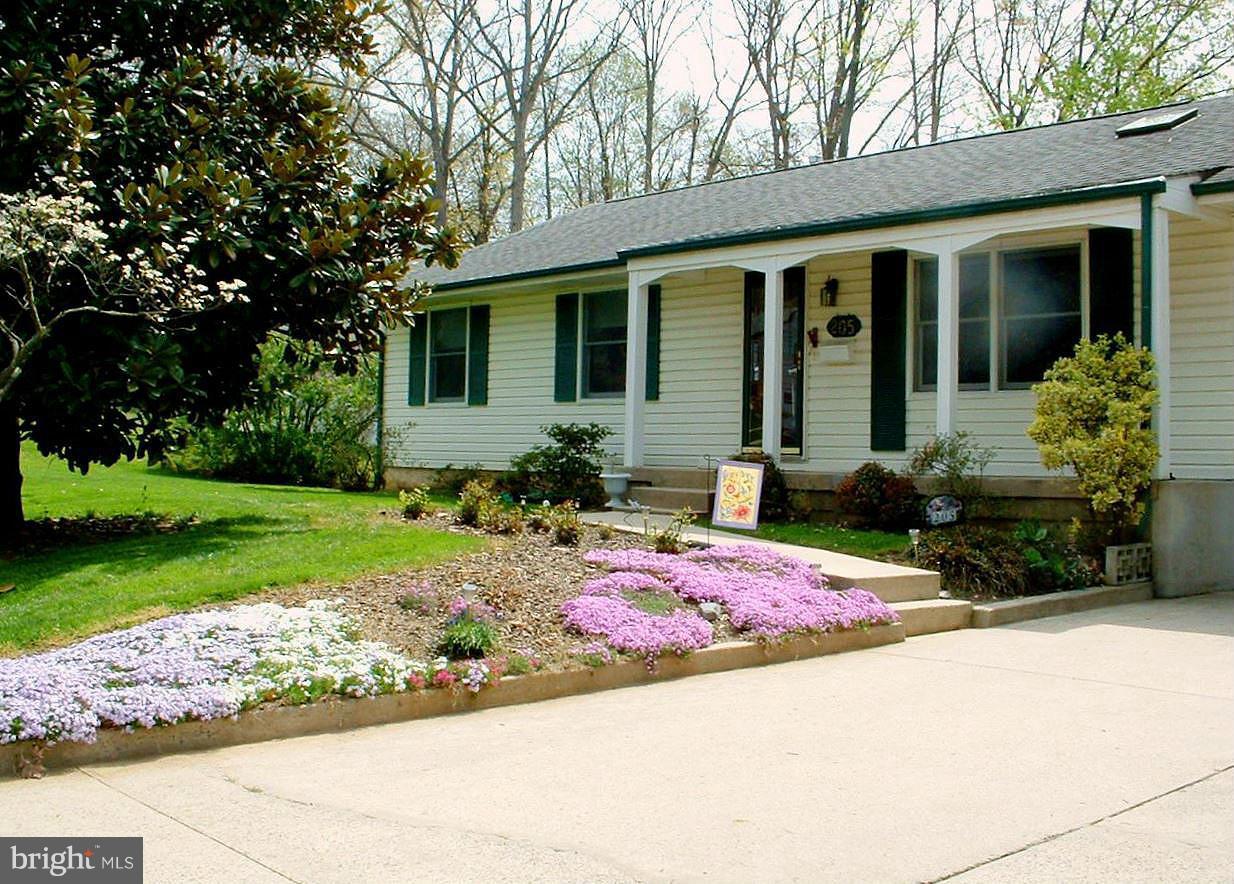 205 Oakton Road Gaithersburg, MD 20877 - Photo 20 of 28 Exterior (Front)