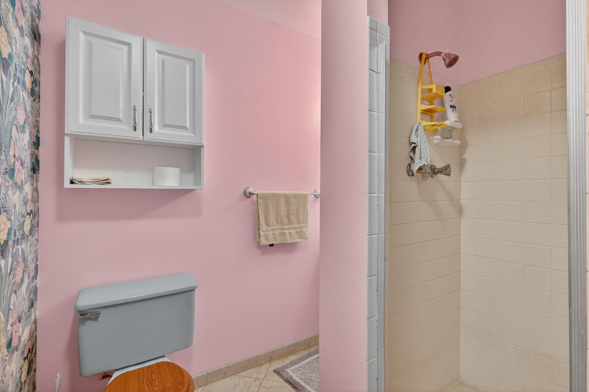 2929 Southeast Ocean Boulevard, Unit J10 Stuart, FL 34996 - Photo 18 of 29 a bathroom with a shower