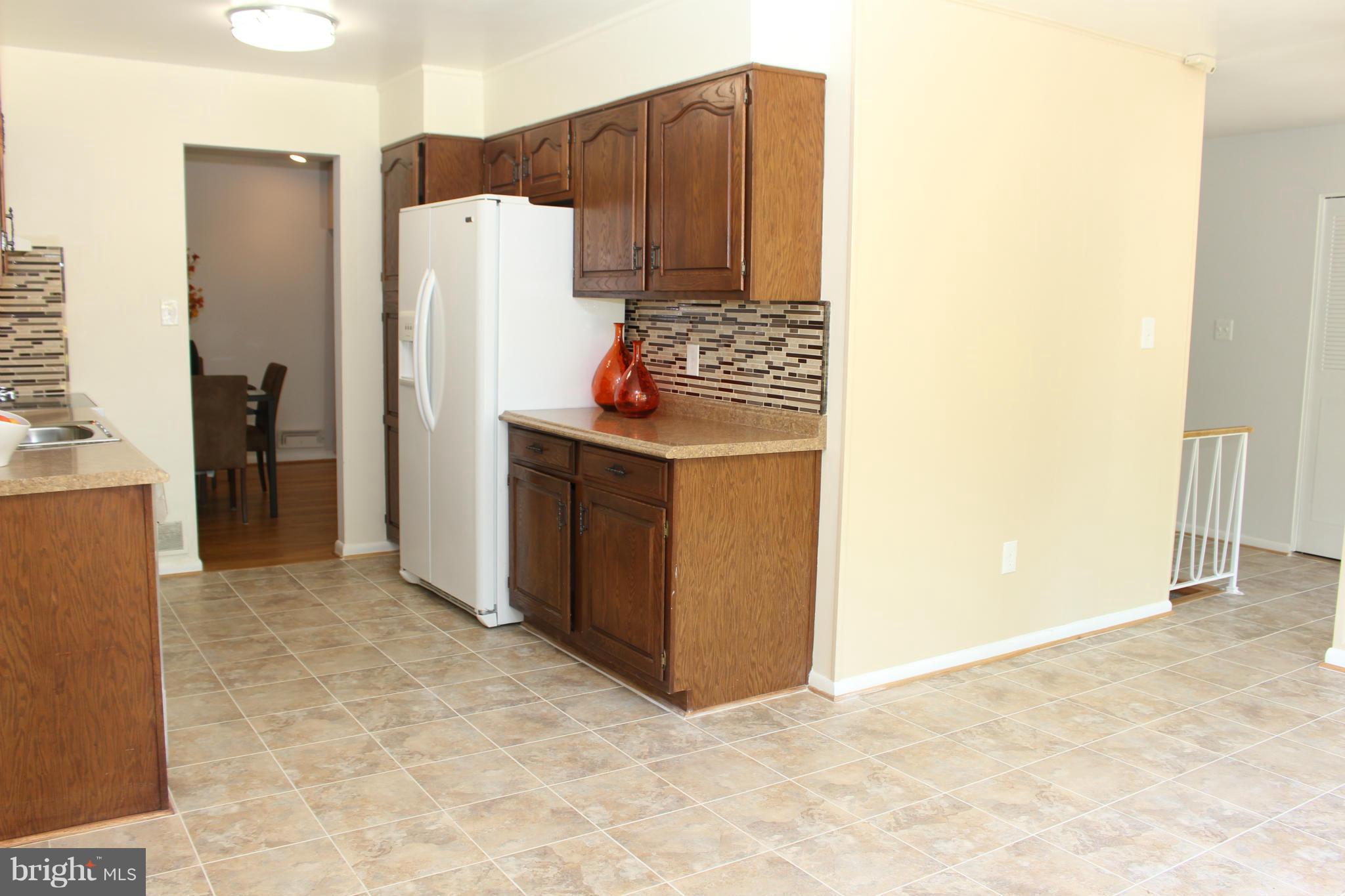 6218 Tyner Street Springfield, VA 22152 - Photo 8 of 30 Open plan in kitchen