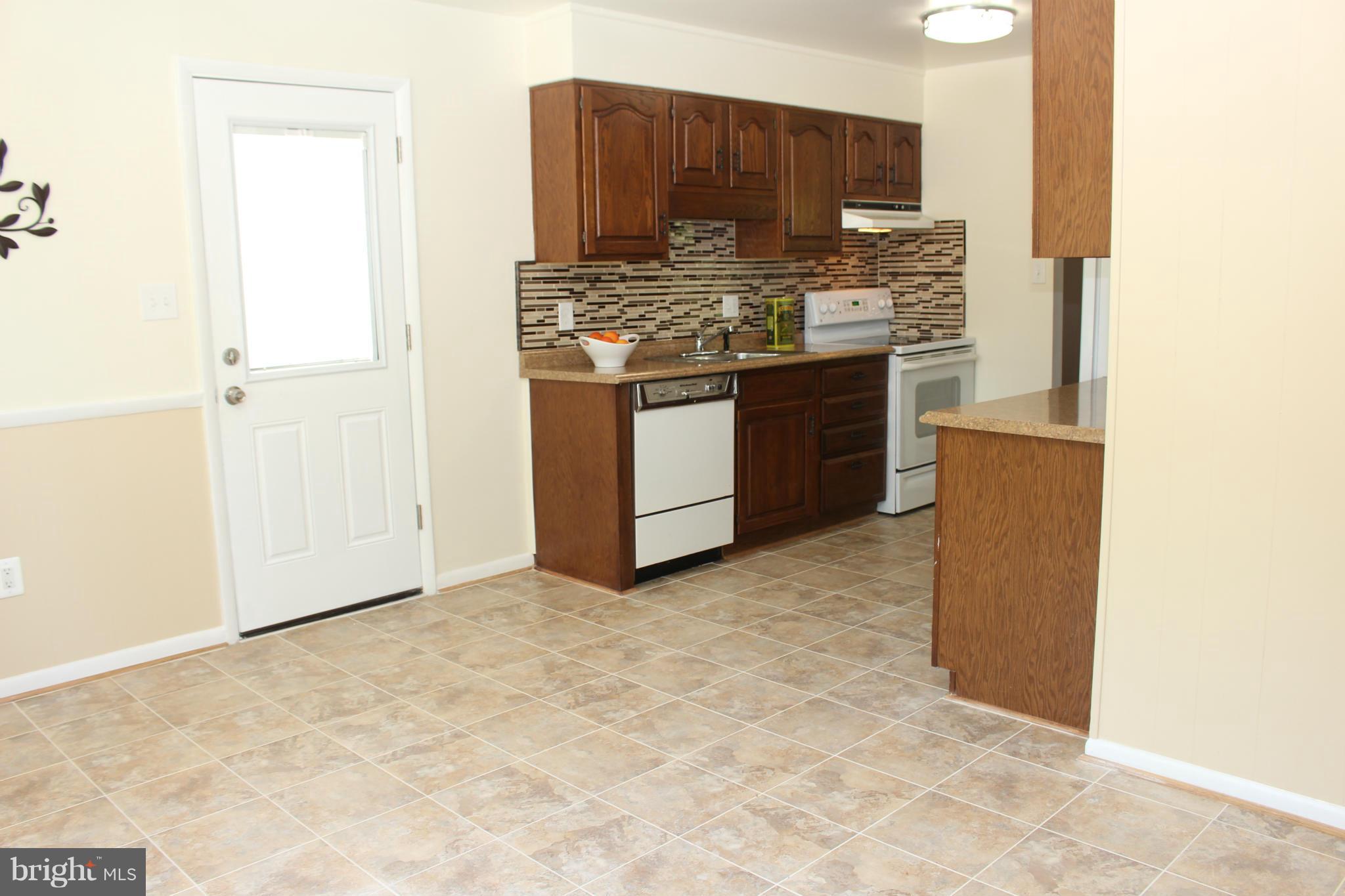 6218 Tyner Street Springfield, VA 22152 - Photo 9 of 30 Kitchen