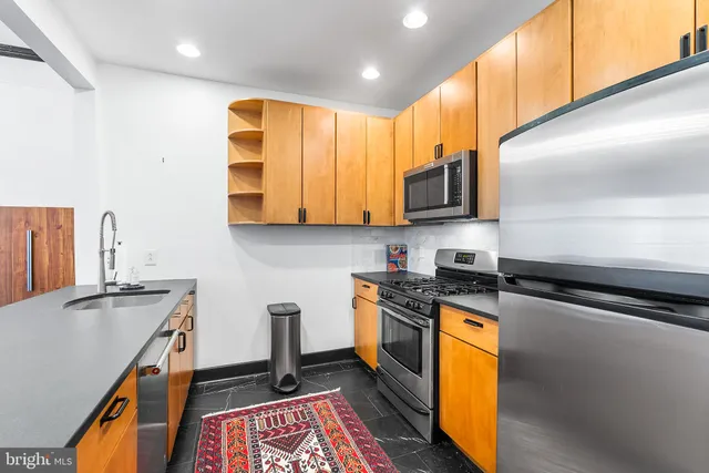 $395,000 | 1033 Spruce Street, Unit 200, Philadelphia, PA 19107