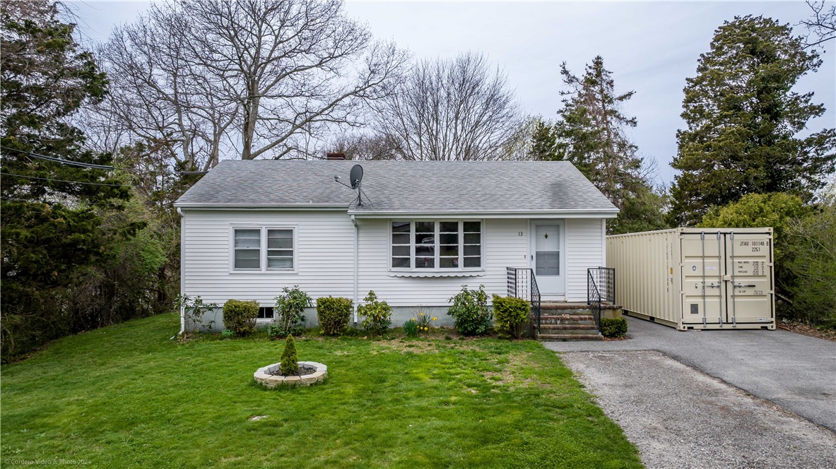 13 Rose Road Tiverton, RI 02878 - Photo 2 of 16