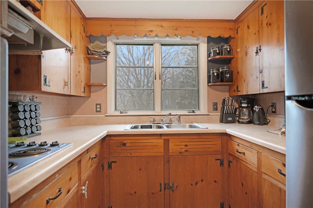 13 Rose Road Tiverton, RI 02878 - Photo 9 of 16