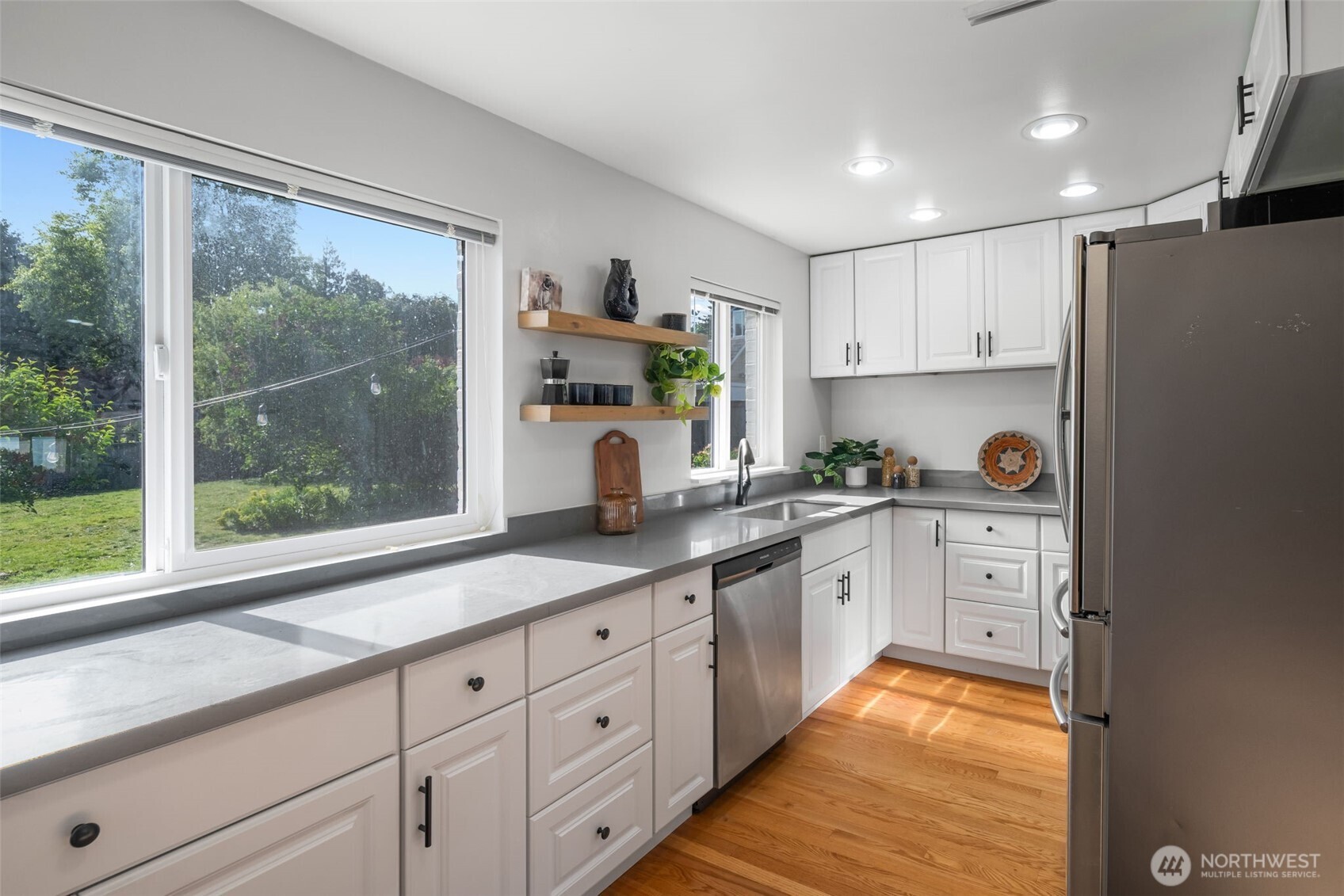 10617 39th Avenue Southwest Seattle, WA 98146 - Photo 9 of 39