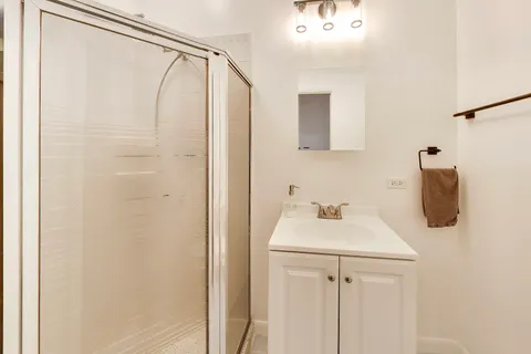 $575,000 | 3808 North Pine Grove Avenue, Unit 1N, Chicago, IL 60613