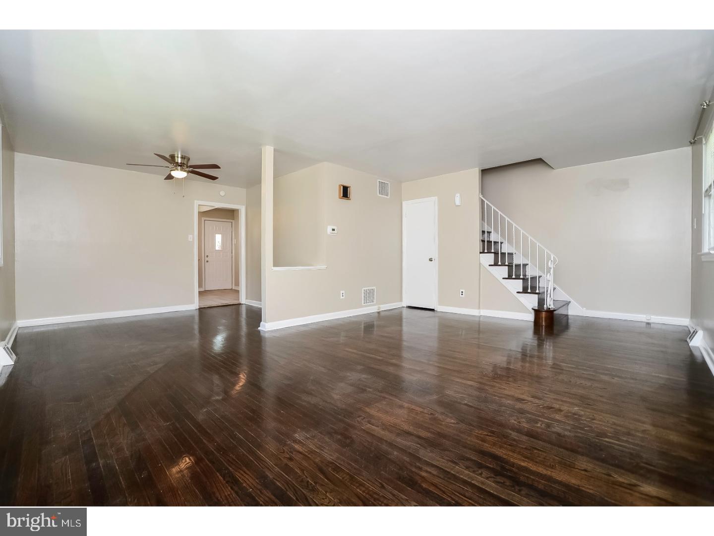 214 West Maple Avenue Lindenwold, NJ 08021 - Photo 4 of 21 Living Room