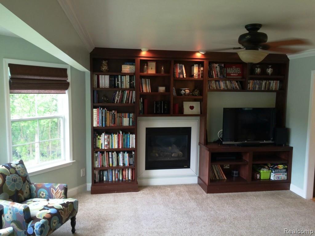 5083 Maybee Road Clarkston, MI 48346 - Photo 5 of 17 5.jpg