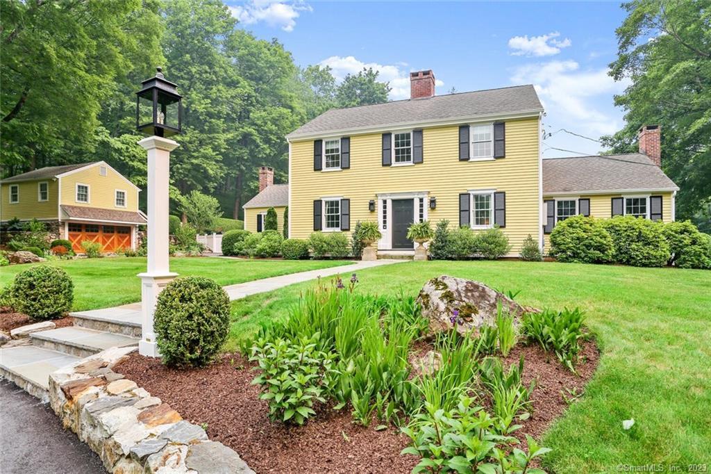 18 Great Pasture Road Redding, CT 06896 - Photo 1 of 1 circular drive entrance