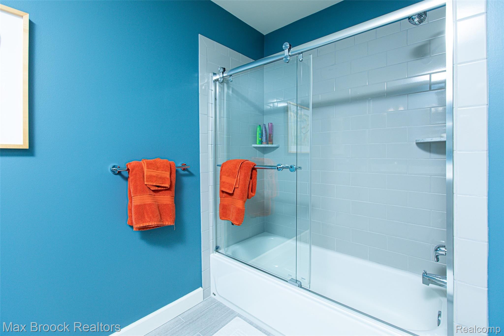 3641 Winding Brk Circle Rochester, MI 48309 - Photo 19 of 31 Second Full Bath #2.jpg
