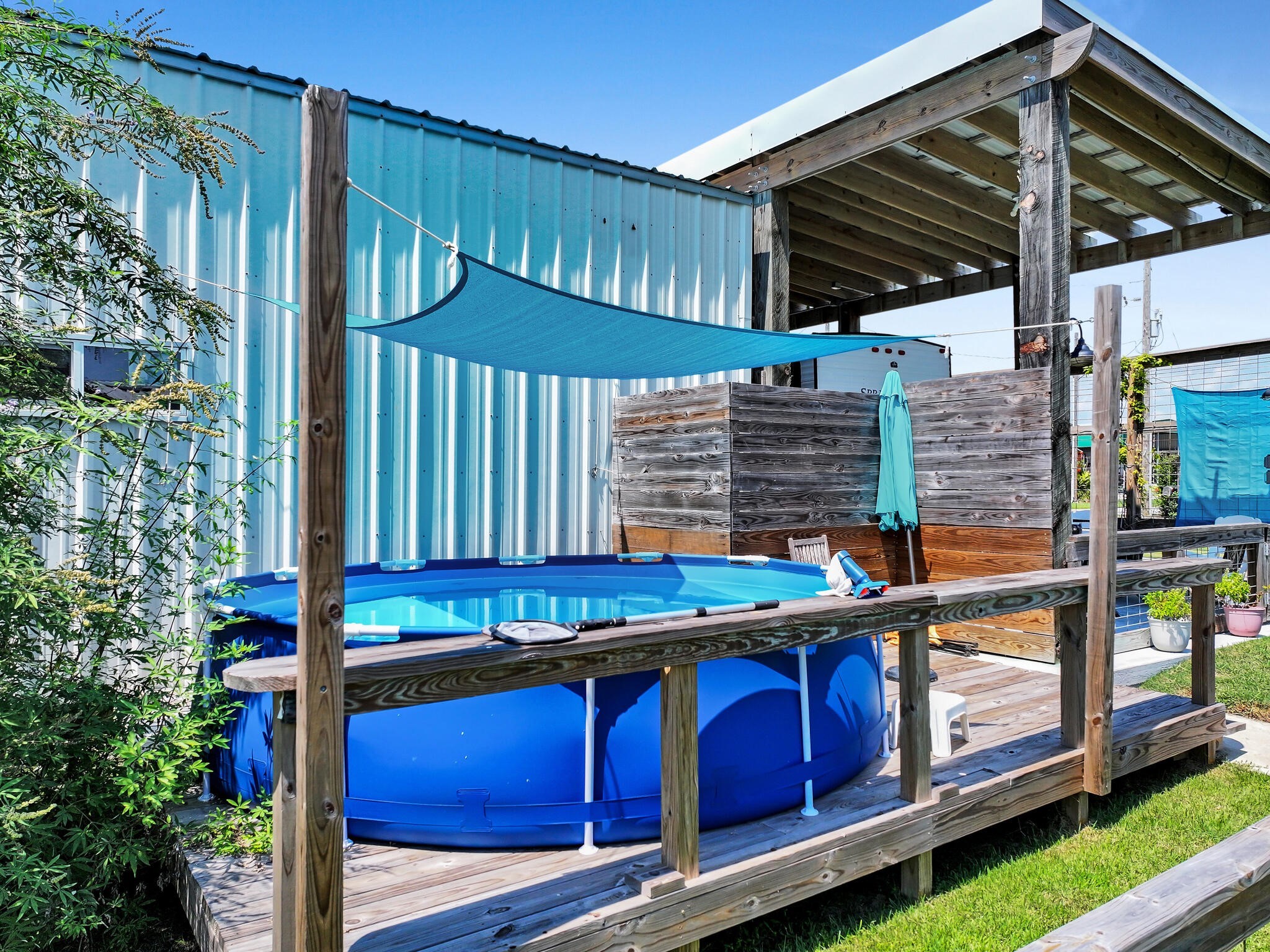 894-896 South Crystal Beach Road Crystal Beach, TX 77650 - Photo 12 of 40 a view of an outdoor space