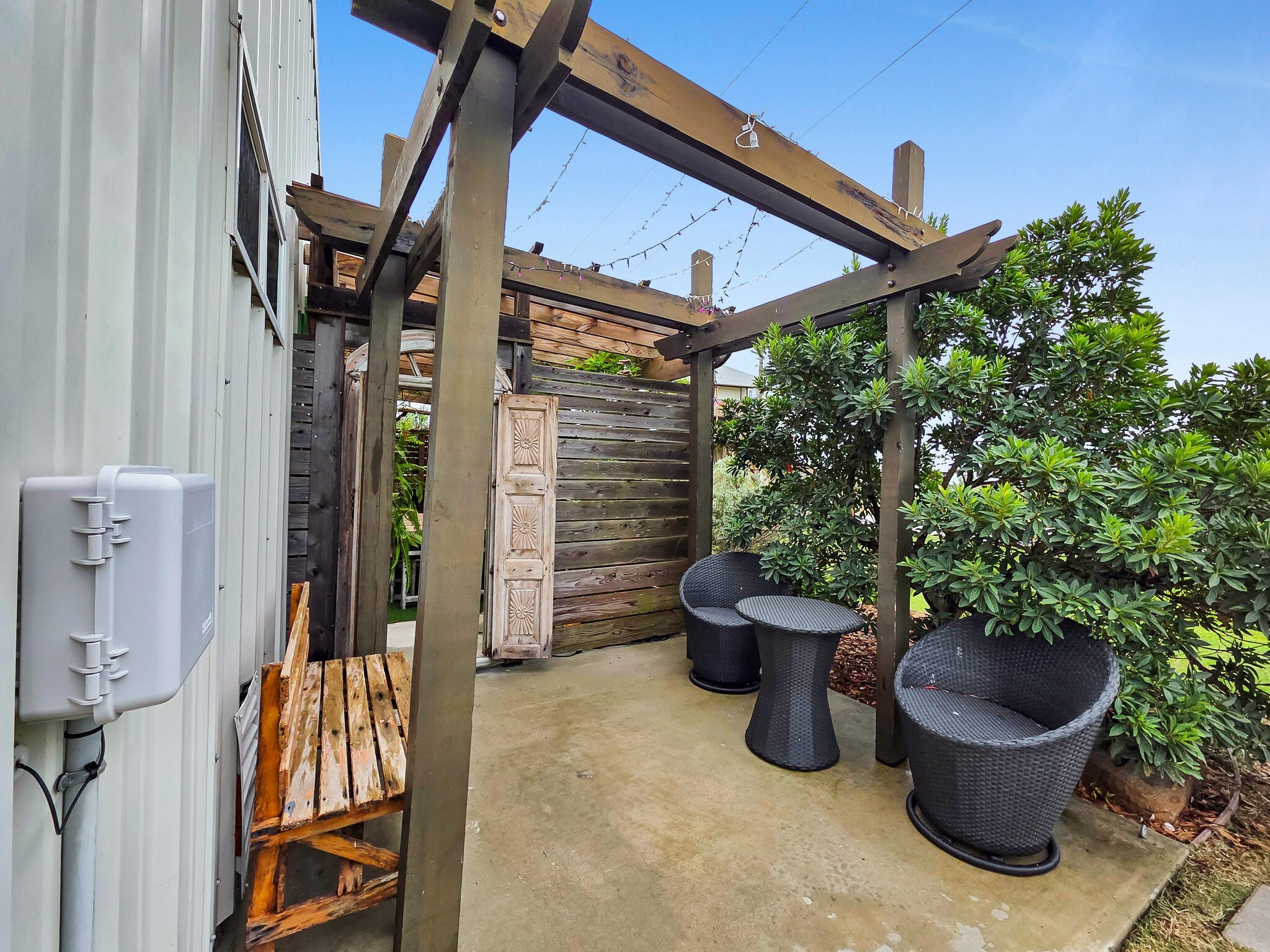 894-896 South Crystal Beach Road Crystal Beach, TX 77650 - Photo 16 of 40 a view of an outdoor space and porch
