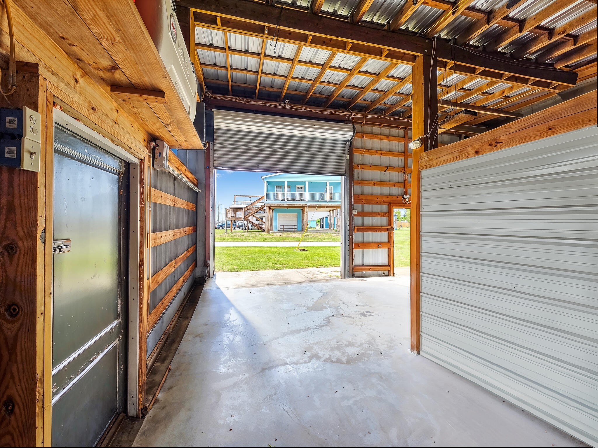 894-896 South Crystal Beach Road Crystal Beach, TX 77650 - Photo 29 of 40 a view of an entryway of the house