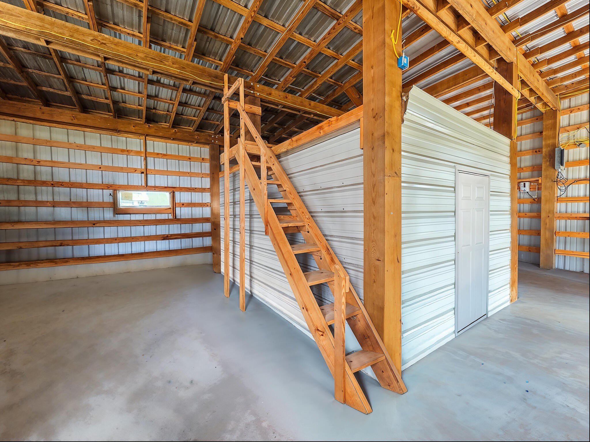 894-896 South Crystal Beach Road Crystal Beach, TX 77650 - Photo 30 of 40 a view of entryway