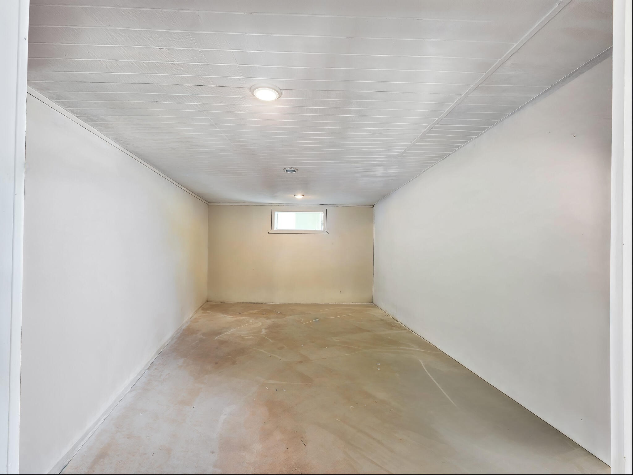 894-896 South Crystal Beach Road Crystal Beach, TX 77650 - Photo 32 of 40 a view of an empty room