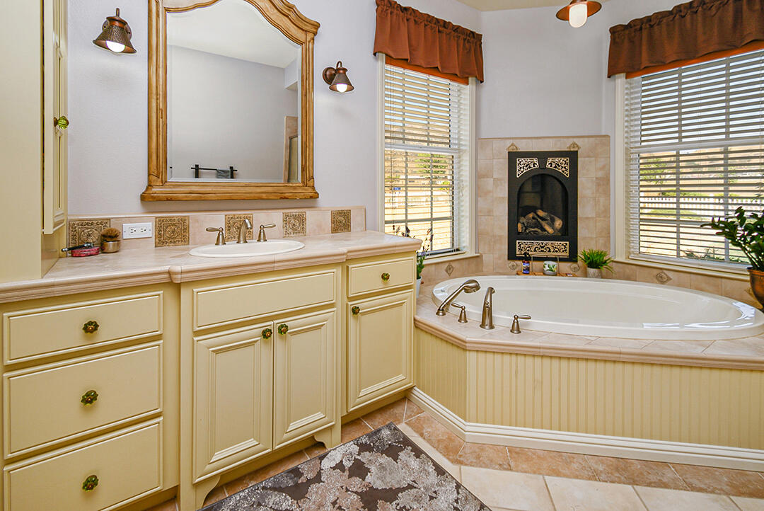 23658 Clover Spring Road Tehachapi, CA 93561 - Photo 18 of 60 dsc_2233-dsc_2234