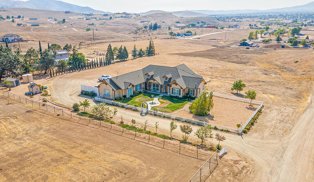 23658 Clover Spring Road Tehachapi, CA 93561 - Photo 3 of 60 DJI_0683