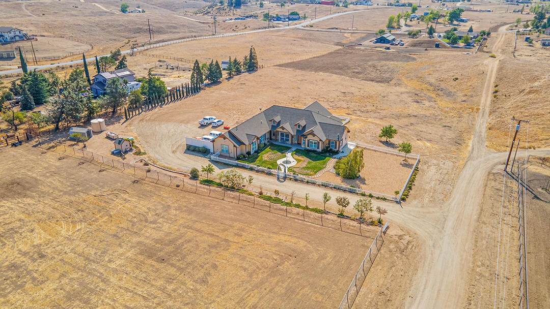 23658 Clover Spring Road Tehachapi, CA 93561 - Photo 4 of 60 DJI_0684