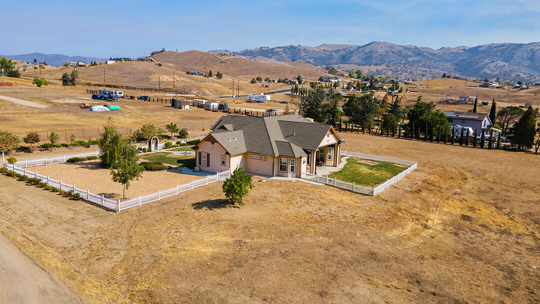 23658 Clover Spring Road Tehachapi, CA 93561 - Photo 8 of 60 DJI_0688