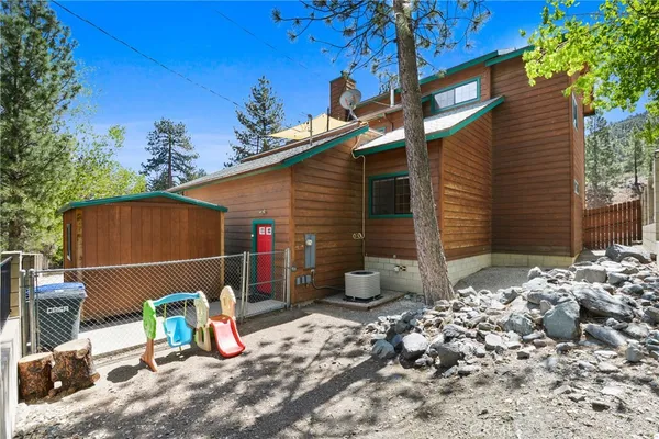 $525,000 | 1880 Blackbird Road, Wrightwood, CA 92397