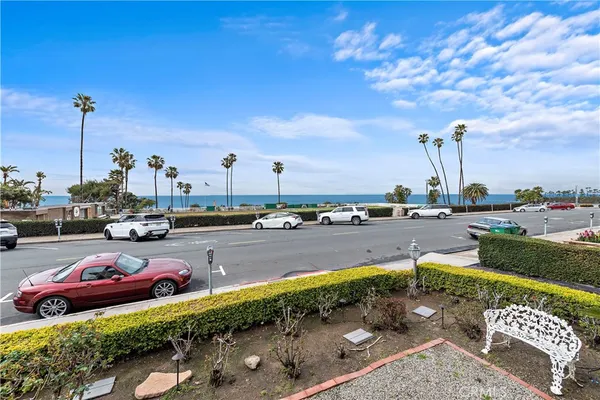 $7,995 | 462 Cliff Drive, Unit 1, Laguna Beach, CA 92651