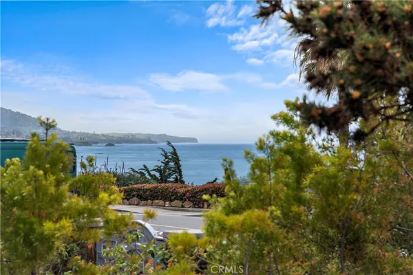 $7,995 | 462 Cliff Drive, Unit 1, Laguna Beach, CA 92651
