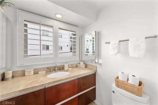 $7,995 | 462 Cliff Drive, Unit 1, Laguna Beach, CA 92651