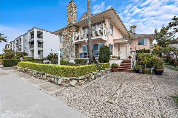 $7,995 | 462 Cliff Drive, Unit 1, Laguna Beach, CA 92651