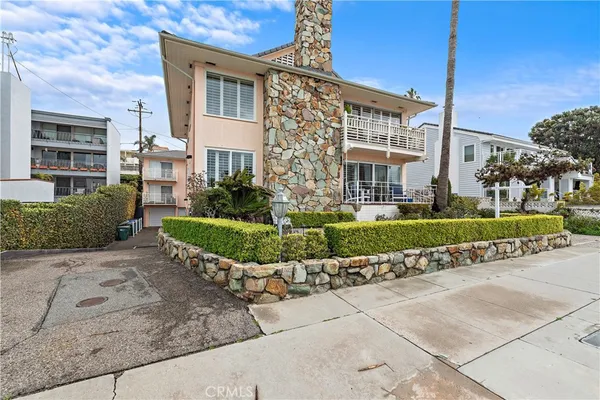 $7,995 | 462 Cliff Drive, Unit 1, Laguna Beach, CA 92651