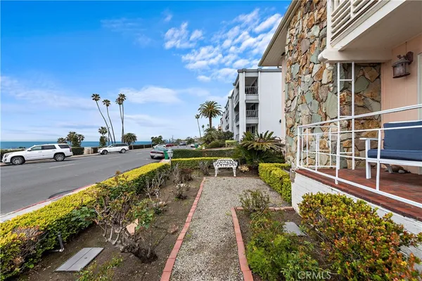 $7,995 | 462 Cliff Drive, Unit 1, Laguna Beach, CA 92651