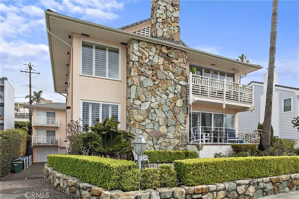 $7,995 | 462 Cliff Drive, Unit 1, Laguna Beach, CA 92651