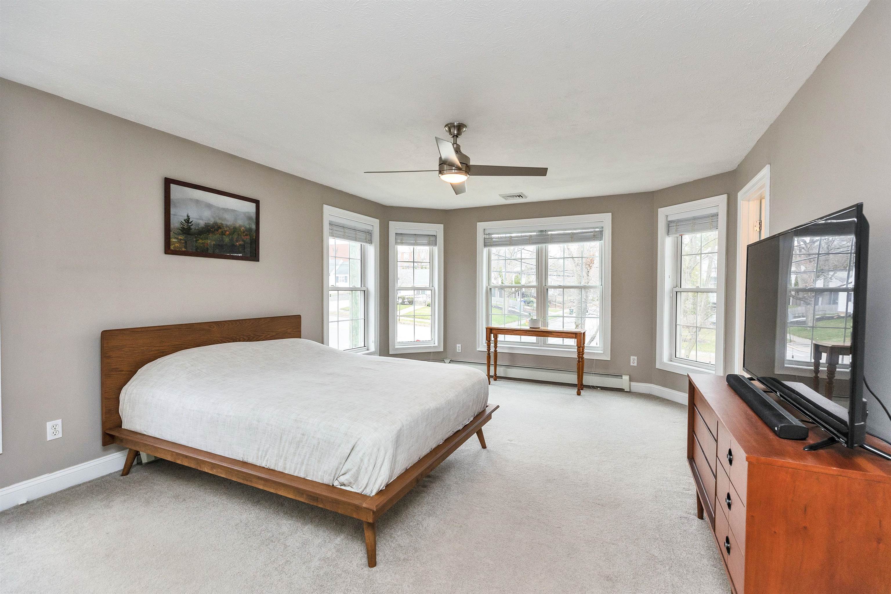 2246 Elm Street Manchester, NH 03104 - Photo 22 of 40