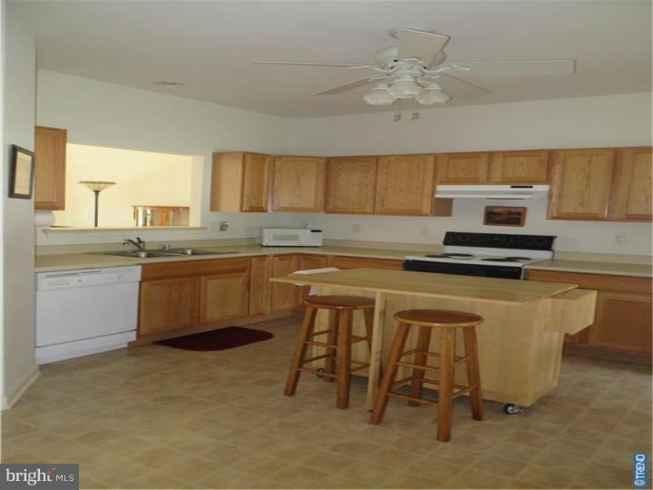 588 Convent Road Aston, PA 19014 - Photo 4 of 12 Kitchen